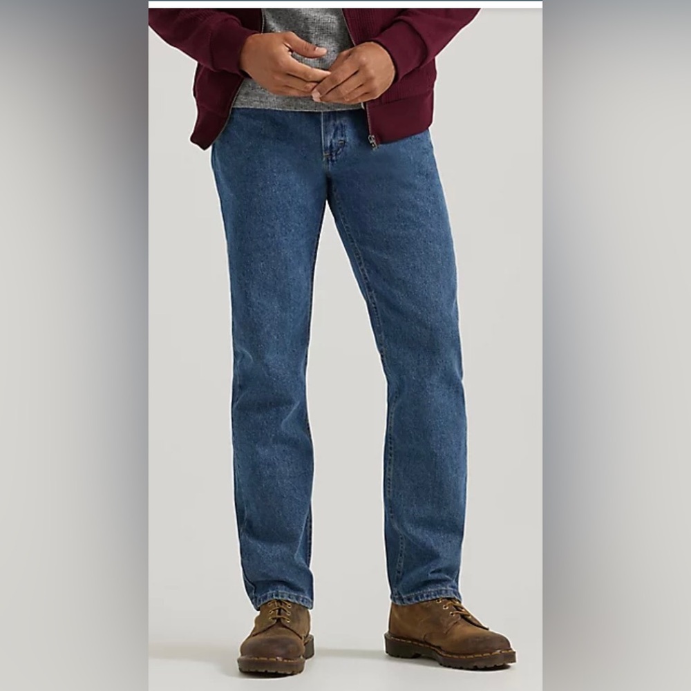 Like New Wranglers 5 Pocket Jeans 34x32
Dark Blue